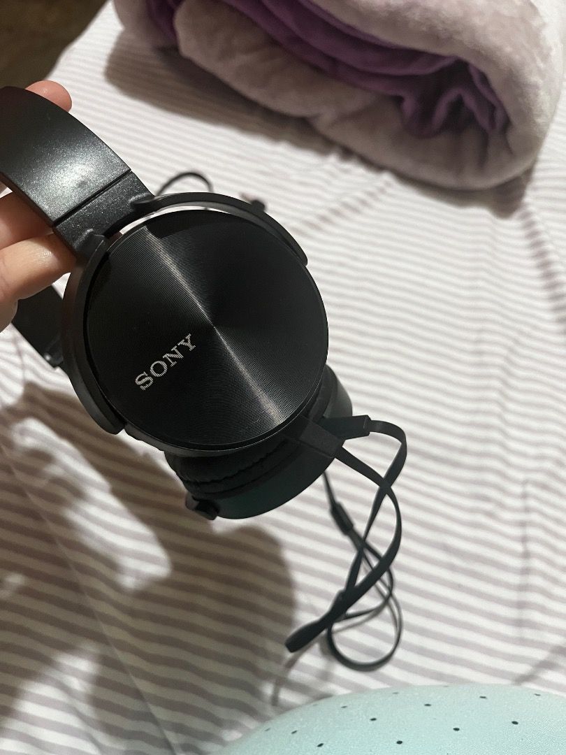 Headphones (Category: Headphones & Headsets) located in Binan City. Submitted by med.ph7 (Listing ID 1463893050, Image 3). Description: 🎧 **FOR SALE: Sony Extra Bass Headphones** 🖤 ✨ Never Used 📦 With Box 🎶 Extra Bass Sound 🎤 With Built-in Mic 🔌 Wired Headphones 💰 **₱399** 📍 Location: Biñan, Laguna 📩 PM for interested buyers! RFS: Decluttering.