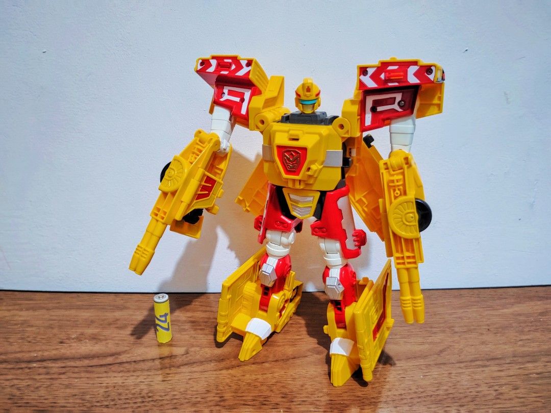 Hello Carbot PATRON School Bus Transforming Robot (Category: Action & Battle Toys) located in Paranaque City. Submitted by corner24 (Listing ID 1463789778, Image 1). Description: What you see is what you get (AS IS) 2nd Hand Condition, Expect sign of usage See photos for actual Condition With visible crack on one panel ❌ No Box/No other accessories included ❌ Combiner (Part of bigger Robot) ✅ No Reservation/ 1st to Pay Basis Korean/Japan Surplus 
