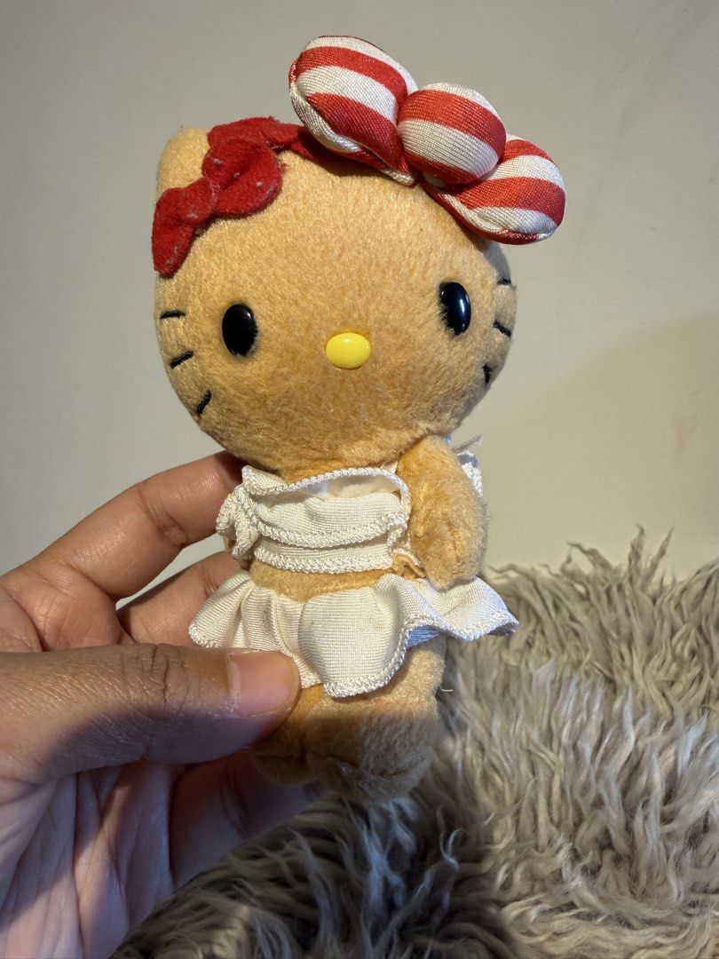 Hello kitty (Category: Plushies & Soft Toys) located in La Trinidad. Submitted by reeze_24 (Listing ID 1463937042, Image 1). Description: .
