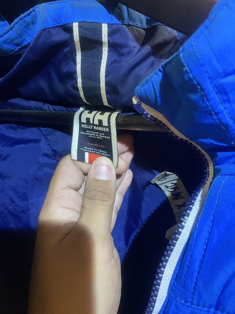 Helly hansen (Category: Coats, Jackets and Outerwear) located in Legazpi City. Submitted by dimas_loot (Listing ID 1463871714, Image 2). Description: Size xl No issue 1500.