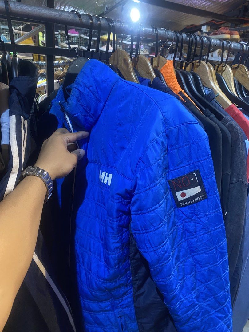 Helly hansen (Category: Coats, Jackets and Outerwear) located in Legazpi City. Submitted by dimas_loot (Listing ID 1463871714, Image 1). Description: Size xl No issue 1500.