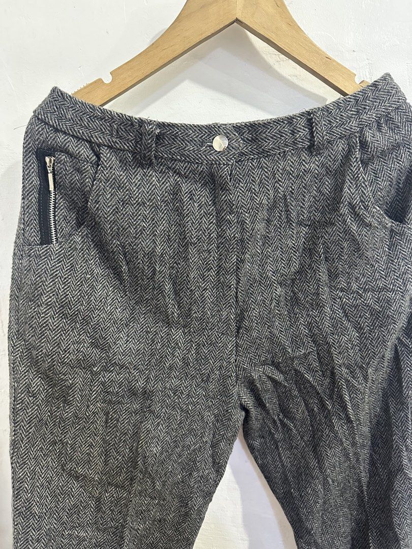 Herringbone Pattern Trousers with Zipper Pockets (Category: Trousers) located in San Jose del Monte. Submitted by bizzybeebyhgc (Listing ID 1463785981, Image 2). Description: - Grey herringbone trousers - Straight leg fit - Zipper pockets on front left and back right - Button and zip closure at the front - Comfortable for everyday wear - Versatile for casual or smart casual outfits - W:28, L:36.