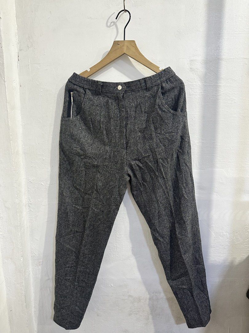 Herringbone Pattern Trousers with Zipper Pockets (Category: Trousers) located in San Jose del Monte. Submitted by bizzybeebyhgc (Listing ID 1463785981, Image 1). Description: - Grey herringbone trousers - Straight leg fit - Zipper pockets on front left and back right - Button and zip closure at the front - Comfortable for everyday wear - Versatile for casual or smart casual outfits - W:28, L:36.