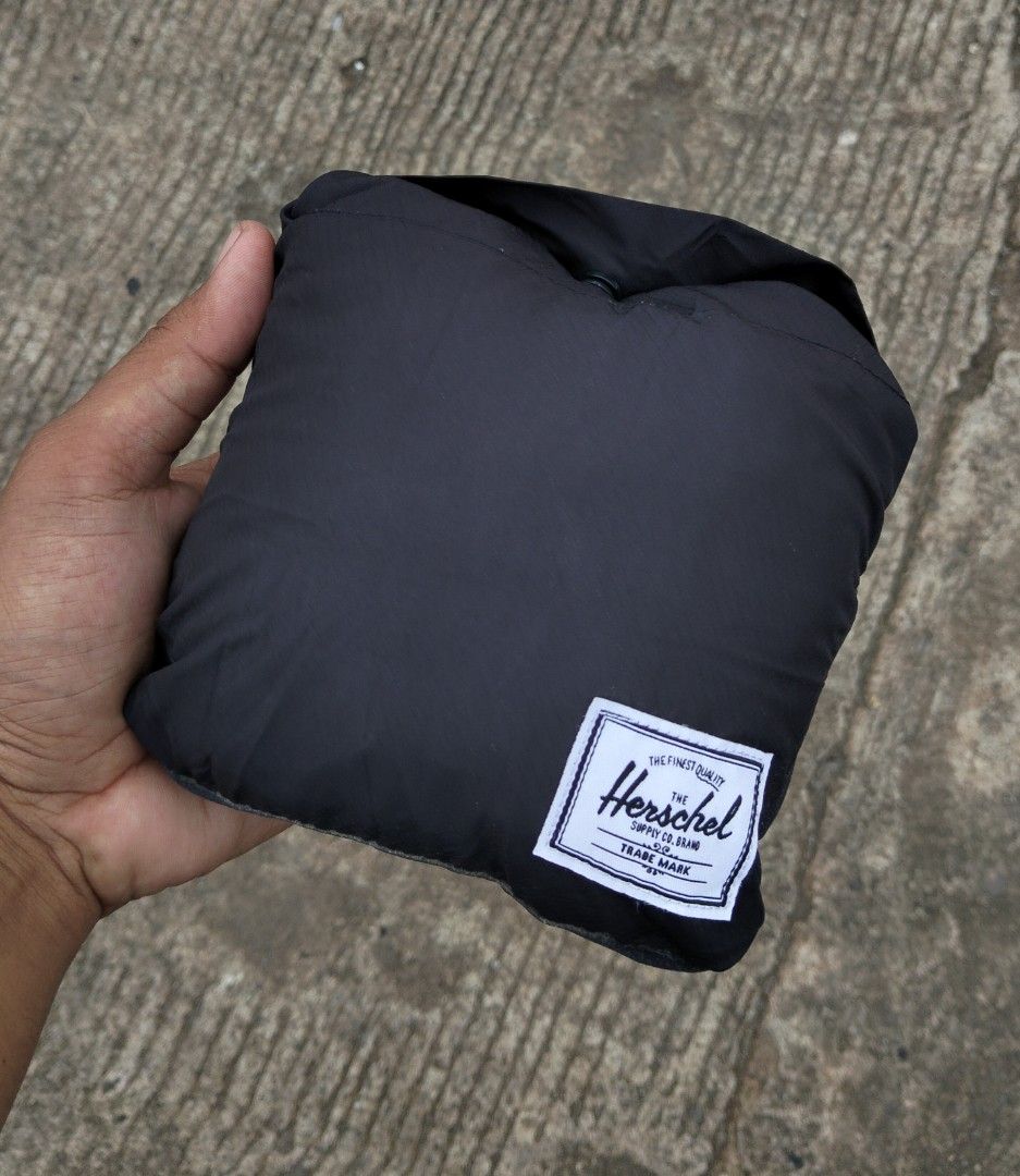 HERSCHEL COATS JACKET (Category: Coats, Jackets and Outerwear) located in Bacolod City. Submitted by hyoohxzx (Listing ID 1463864962, Image 2). Description: HERSCHEL COATS JACKET PACKABLE SIZE SMALL LENGTH 27 WIDTH 22 EXCELLENT CONDITION LOCATION BACOLOD CITY, NEGROS OCCIDENTAL.