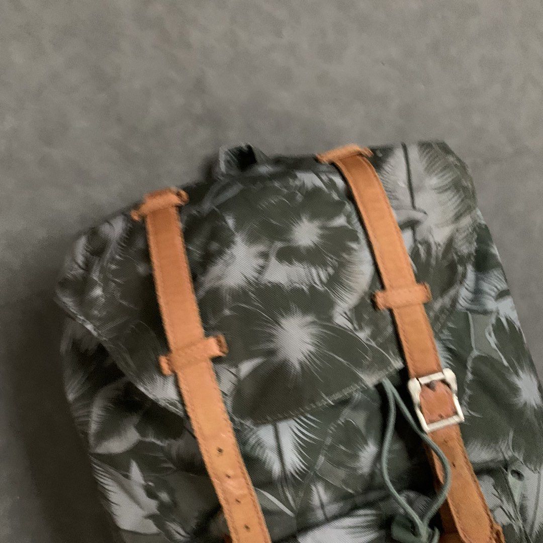 Herschel supply backpack tropical leaf (Category: Backpacks) located in Cavite. Submitted by kalebfindsluxs (Listing ID 1463823673, Image 3). Description: Herschel supply backpack tropical leaf Good Sign of usage Check details - 1300 + sf Loc cavite Jnt / lalamove .