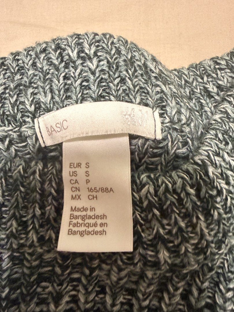 H&M Basic Sweater Size S (Category: Longsleeves) located in Cavite. Submitted by applebz (Listing ID 1463888391, Image 2). Description: - H&M Basic Sweater - Size: S - Color: Marled grey / green-ish and white knit - Versatile: Great for layering or wearing on its own New/Washed - never worn. Perfect for autumn/ Tagaytay December feels. Fits s-m .