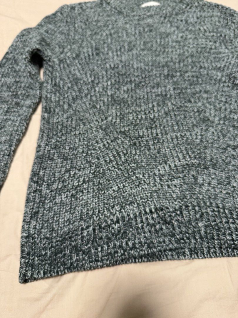 H&M Basic Sweater Size S (Category: Longsleeves) located in Cavite. Submitted by applebz (Listing ID 1463888391, Image 3). Description: - H&M Basic Sweater - Size: S - Color: Marled grey / green-ish and white knit - Versatile: Great for layering or wearing on its own New/Washed - never worn. Perfect for autumn/ Tagaytay December feels. Fits s-m .