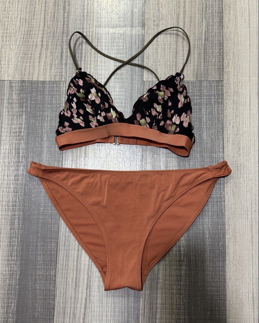 H&M Bikini (Category: Bikinis & Swimsuits) located in Orani. Submitted by iveecrz (Listing ID 1463902754, Image 1). Description: Small.