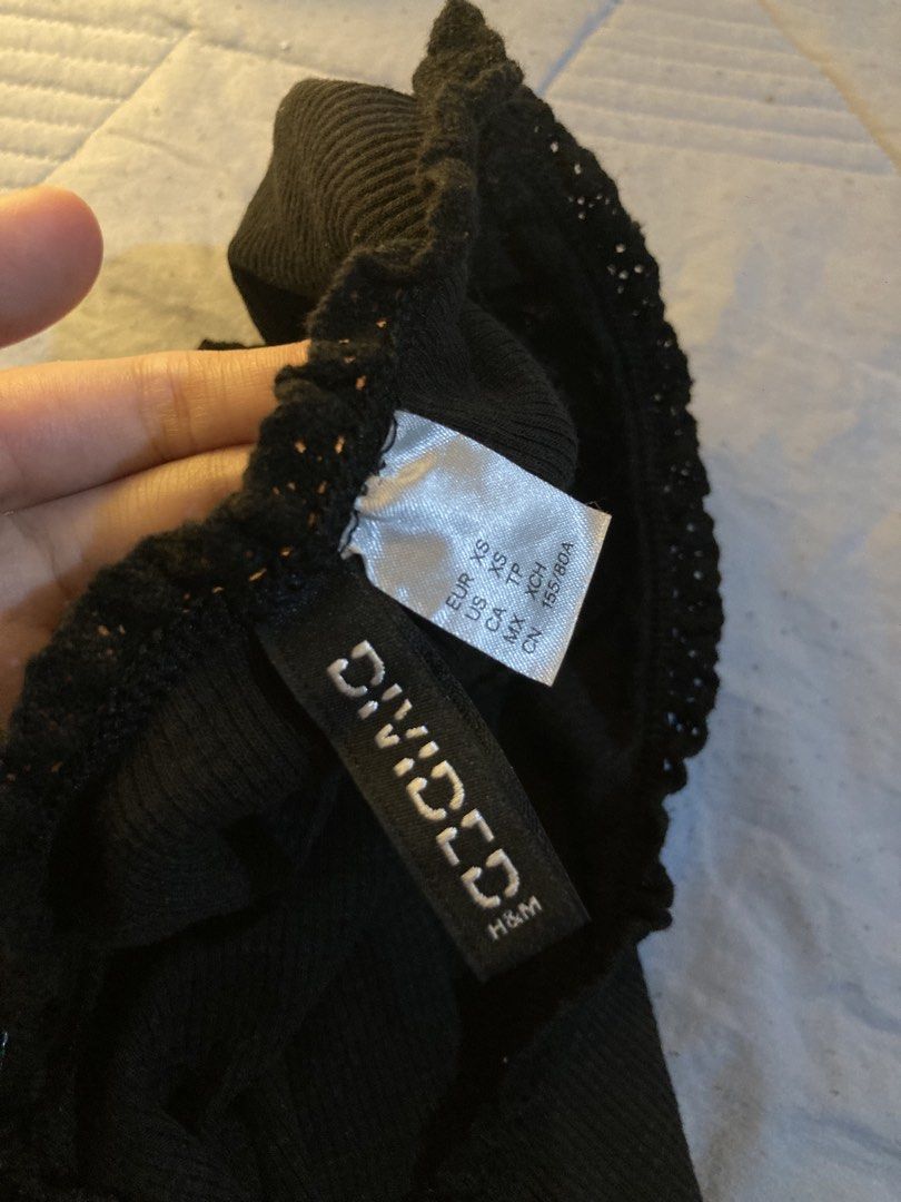H&M Black Cropped Top (Category: Blouses) located in Quezon City. Submitted by jazminrosee (Listing ID 1463780643, Image 3). Description: •same day delivery.