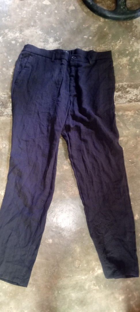 H&M Black Linen Blend Pants (Category: Trousers) located in Manila. Submitted by ezekislacl02490 (Listing ID 1463770363, Image 1). Description: - Black H&M pants - Breathable linen blend fabric - Comfortable elasticated back waistband - Secure button and zip closure - Convenient side pockets - Versatile for casual and smart-casual outfits - Effortless to style.