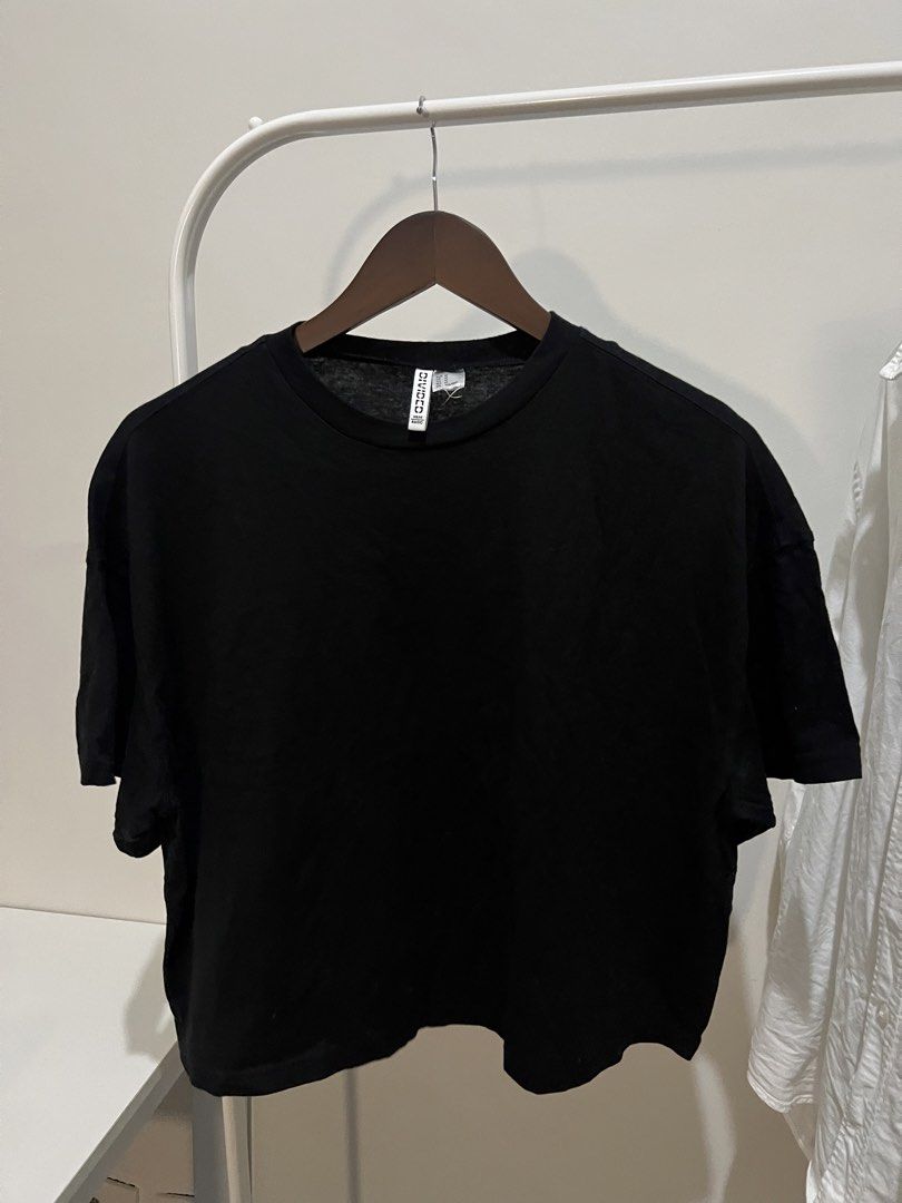 H&M black tshirt (2pcs) (Category: Shirts) located in Quezon City. Submitted by styleandcomfort (Listing ID 1463831107, Image 3). Description: Store bought from h&m Got this around 799-999 per pc. Sold per piece - 200.00 Message me for inquiries 😊.