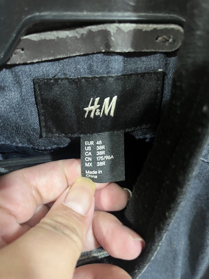 H&M Bomber Jacket (Category: Coats, Jackets and Outerwear) located in Baguio. Submitted by subcode_2600 (Listing ID 1463908605, Image 3). Description: Other details included in the pictures Do not hesitate to message us for questions. Thank you! .