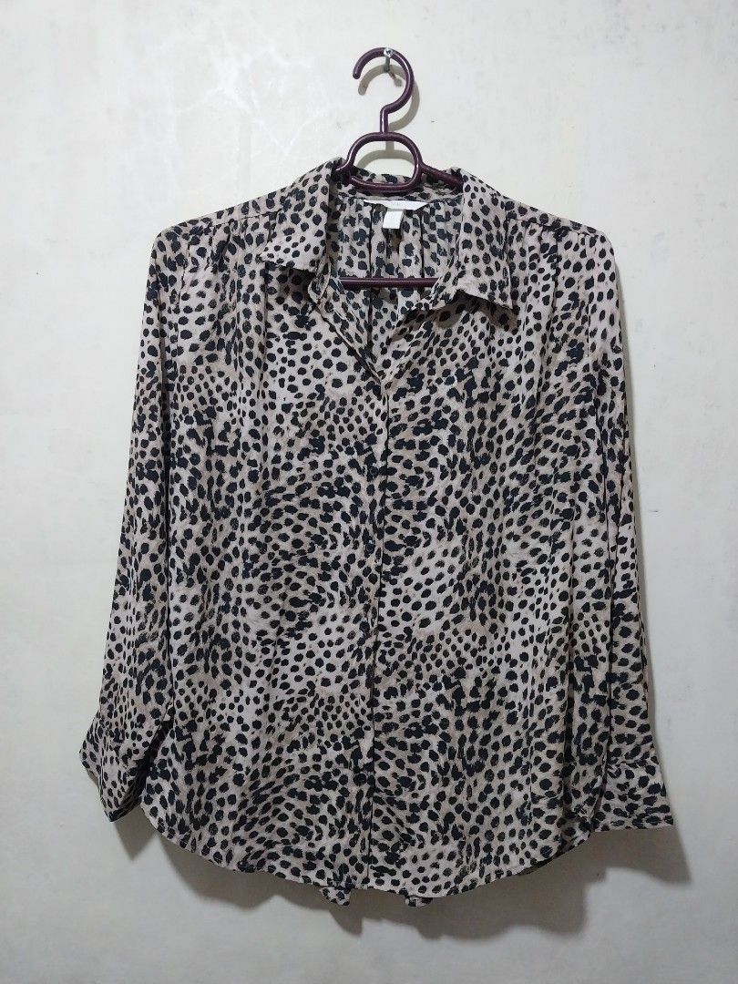 H&M cheetah Print Button-Up Shirt (Category: Shirts) located in Manila. Submitted by PrinceDani.Clothing (Listing ID 1463815824, Image 2). Description: h&m cheetah print buttondown polo Medium 24in width 25-27in length excellent condition .