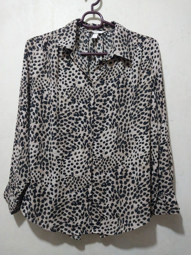 H&M cheetah Print Button-Up Shirt (Category: Shirts) located in Manila. Submitted by PrinceDani.Clothing (Listing ID 1463815824, Image 3). Description: h&m cheetah print buttondown polo Medium 24in width 25-27in length excellent condition .
