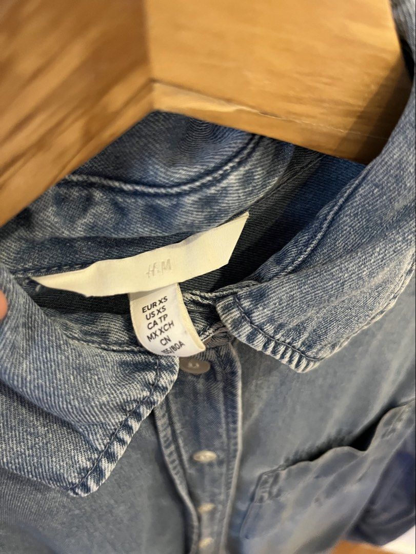 H&M Denim shirt (Category: Shirts) located in Rizal. Submitted by jn_mdl (Listing ID 1463862071, Image 3). Description: .