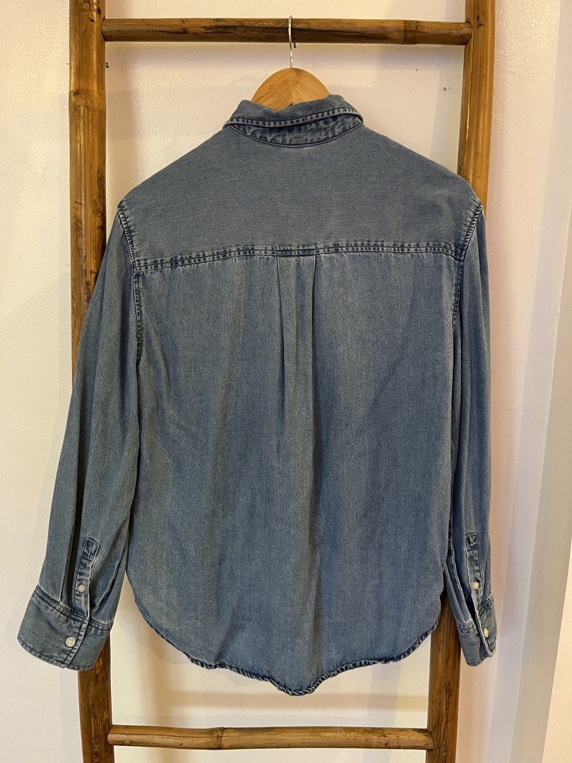 H&M Denim shirt (Category: Shirts) located in Rizal. Submitted by jn_mdl (Listing ID 1463862071, Image 2). Description: .