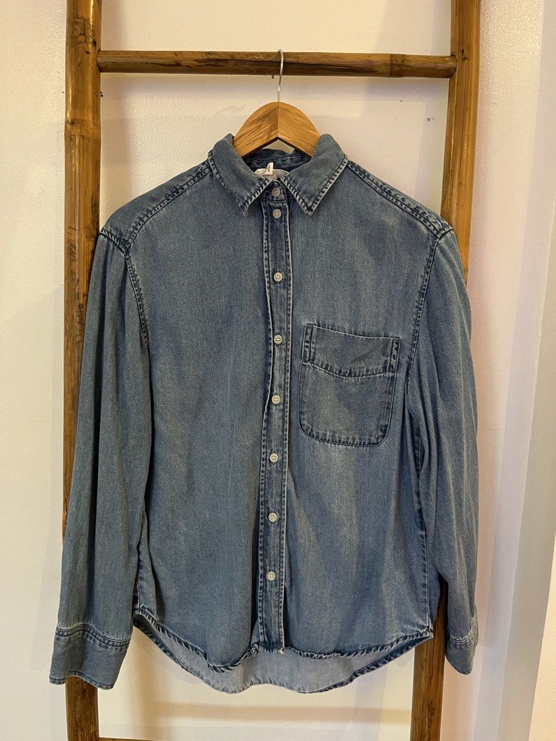 H&M Denim shirt (Category: Shirts) located in Rizal. Submitted by jn_mdl (Listing ID 1463862071, Image 1). Description: .
