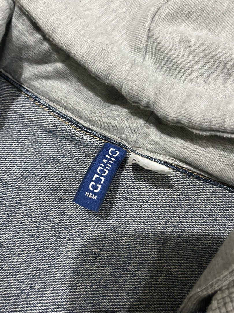 H&M Divided Hybrid Hooded Denim Jacket (Category: Coats, Jackets and Outerwear) located in Naval. Submitted by chanie836 (Listing ID 1463862154, Image 3). Description: .