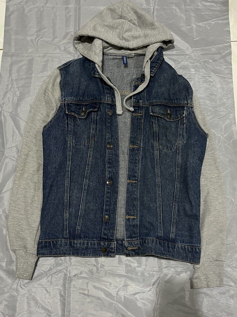 H&M Divided Hybrid Hooded Denim Jacket (Category: Coats, Jackets and Outerwear) located in Naval. Submitted by chanie836 (Listing ID 1463862154, Image 1). Description: .