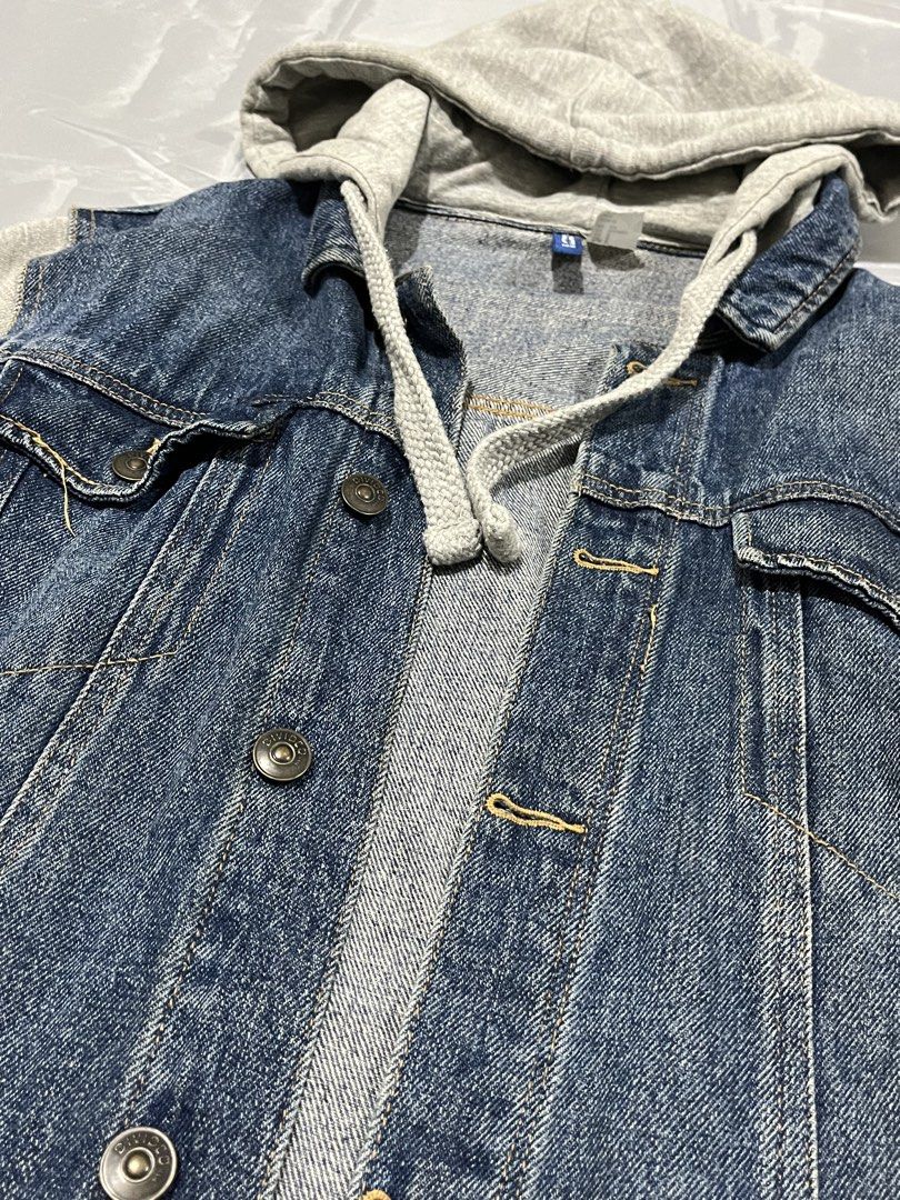 H&M Divided Hybrid Hooded Denim Jacket (Category: Coats, Jackets and Outerwear) located in Naval. Submitted by chanie836 (Listing ID 1463862154, Image 2). Description: .