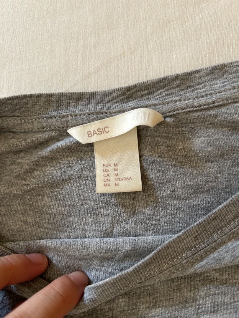 H&M Light Gray Basic Crop Tshirt (Category: Shirts) located in Batangas. Submitted by dusclutter (Listing ID 1463773746, Image 2). Description: RFS: decluttering No issues Loc: Sto tomas, Batangas MOP: Maribank / Gcash / Maya / BDO Shipping c/o buyer.