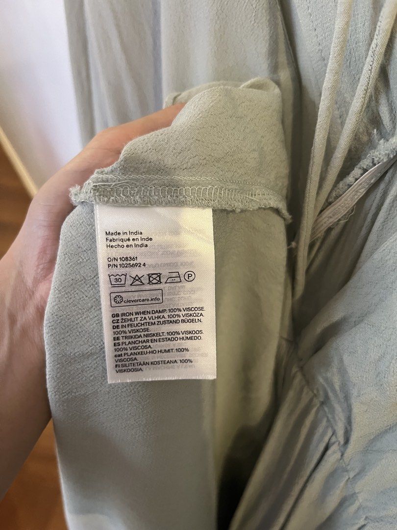 H&M maxi dress (Category: Dresses) located in Rizal. Submitted by jn_mdl (Listing ID 1463841331, Image 3). Description: Sage color .