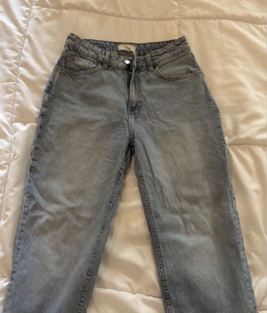 H&M Mom Jeans (Category: Jeans) located in Manila. Submitted by hygeia555 (Listing ID 1463743140, Image 1). Description: Waistline: 30.