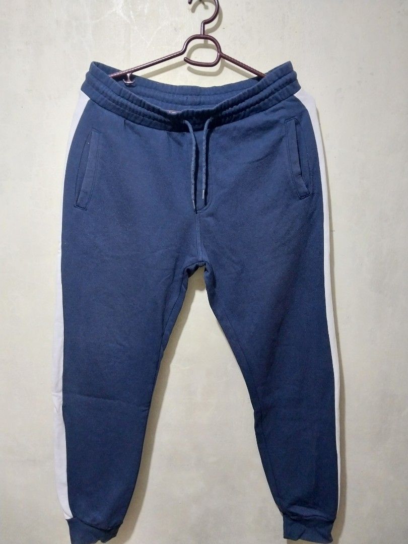 H&M Navy Blue Joggers with White Side Stripe (Category: Joggers) located in Manila. Submitted by PrinceDani.Clothing (Listing ID 1463816550, Image 3). Description: h&m jogger navy blue large fit 34in waist 39in length issue: lints excellent condition .