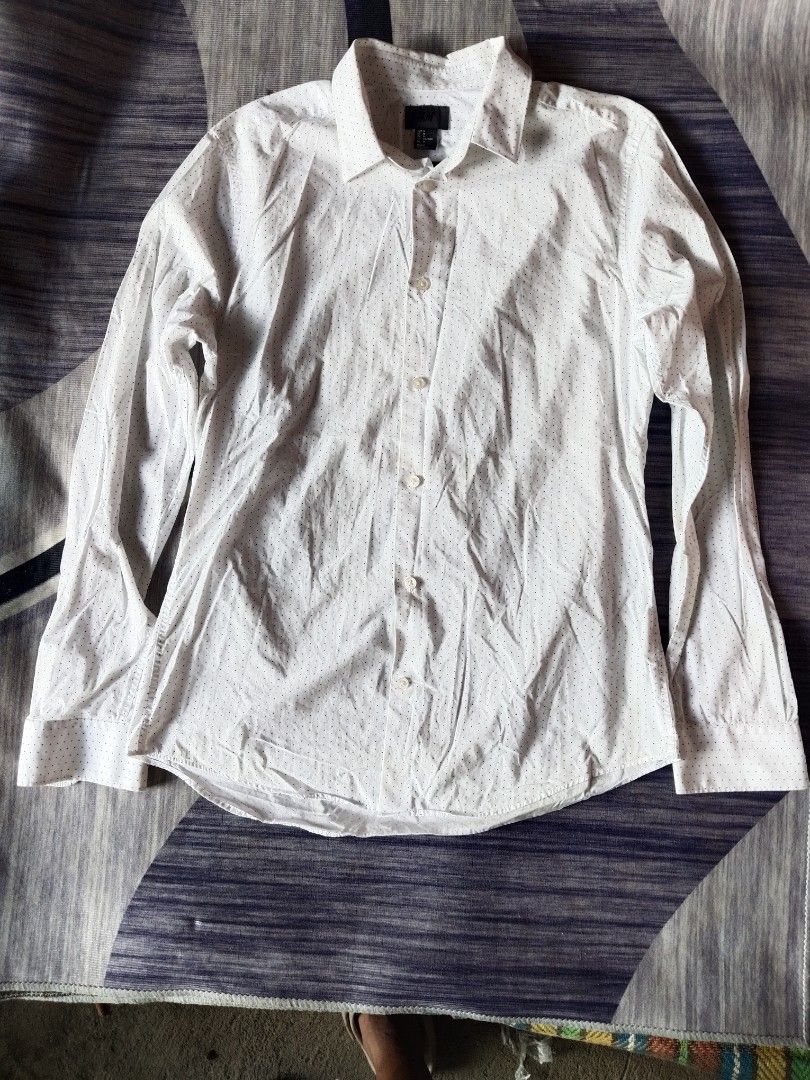 H&M polo longsleeve button down slim fit (Category: Tshirts & Polo Shirts ) located in Batangas. Submitted by eiwoh5586 (Listing ID 1463791402, Image 2). Description: H&M polo long sleeve button down polka dots slim fit coupe serree medium on tag dimes 20w-28.5L no issue excellent san Juan Batangas location jnt lbc available.