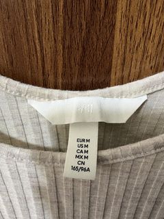 （分類：）位於 。 由 DuaLipaaa 提交（商品編號 1463747351，圖片 1）。簡介： 。