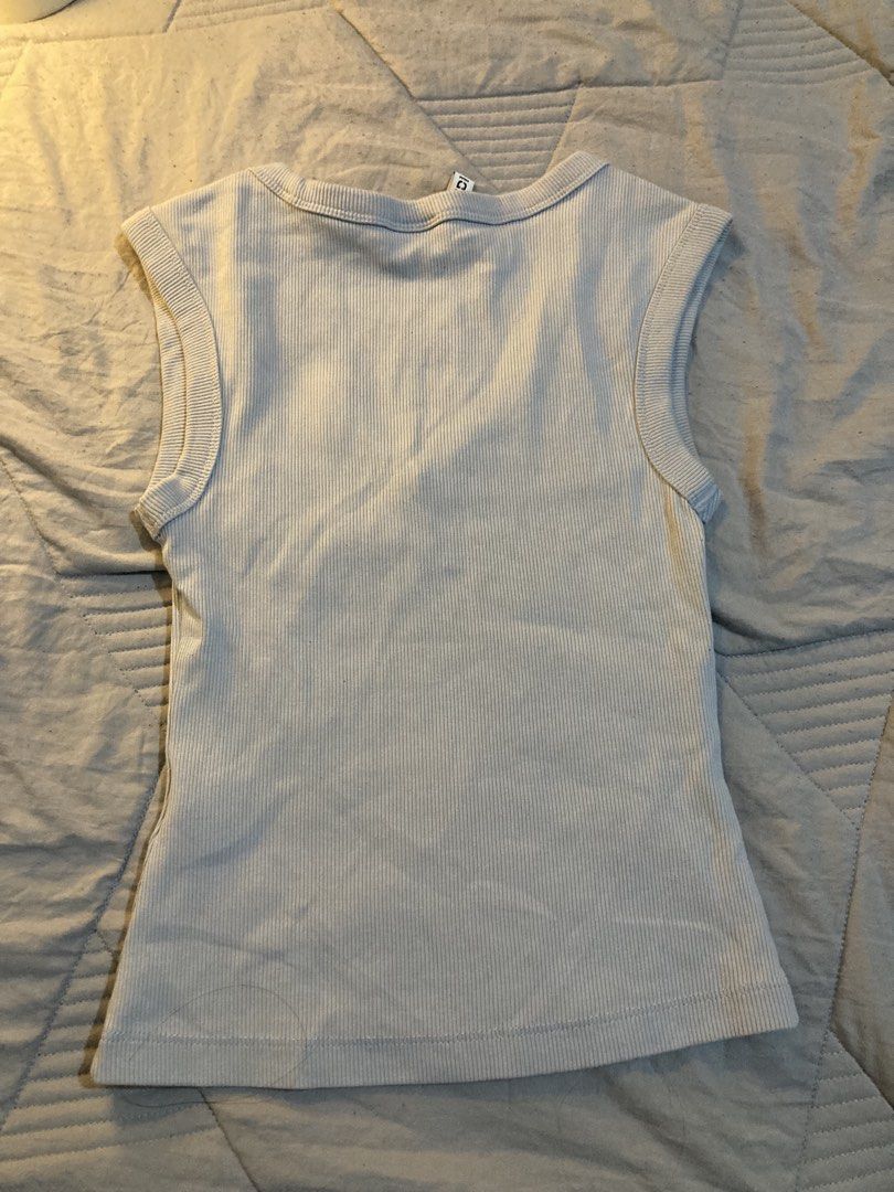 H&M Ribbed V-Neck Tank Top (Category: Sleeveless) located in Quezon City. Submitted by jazminrosee (Listing ID 1463778745, Image 2). Description: •same day delivery.