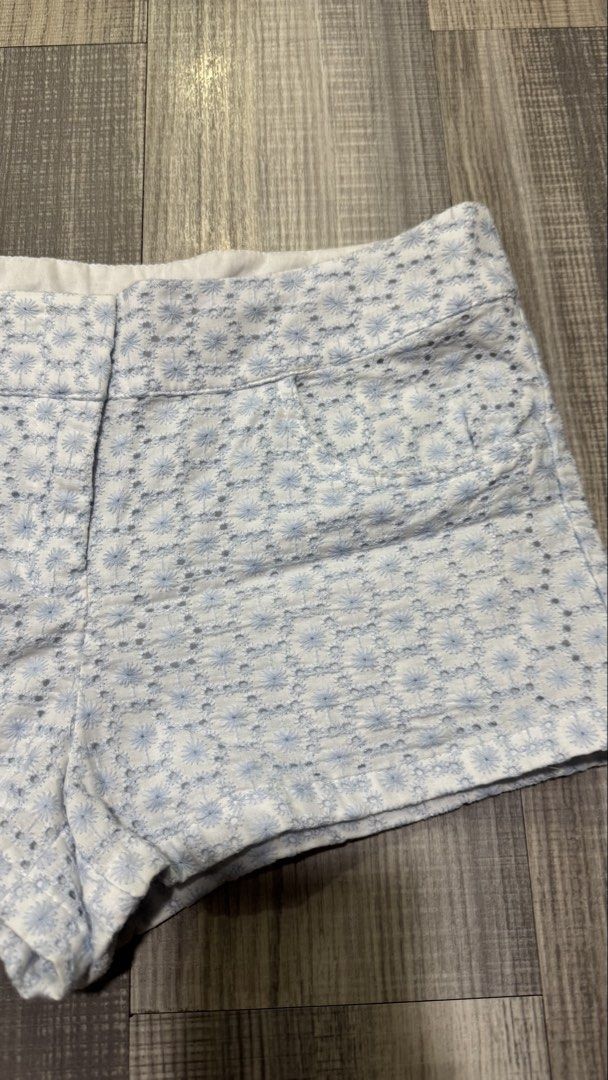 H&M Shorts (Category: Shorts) located in Orani. Submitted by iveecrz (Listing ID 1463904576, Image 3). Description: Mid waist 30inch.