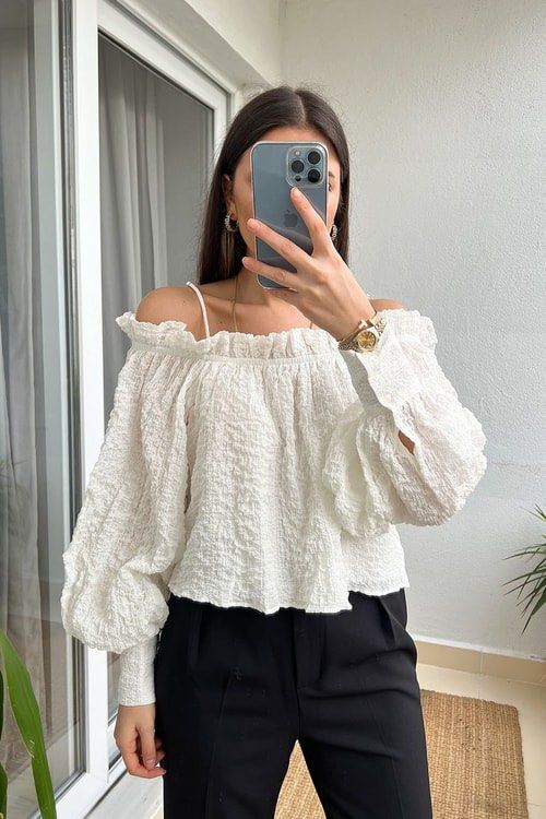 H&M Smocked off shoulder (white) (Category: Longsleeves) located in Quezon City. Submitted by thegardenoffinds (Listing ID 1463829168, Image 1). Description: - Large on tag - Cute white off-shoulder top - Textured fabric with ruffled neckline - Long puff sleeves with buttoned cuffs - Adjustable spaghetti straps - Versatile: pairs well with high-waisted pants or skirts - Ideal for casual days or nights out with friends.