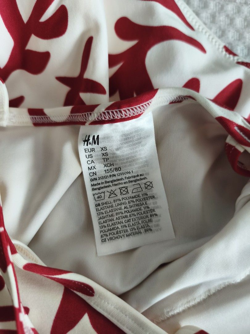 H&M Swimsuit One Piece (Category: Bikinis & Swimsuits) located in Manila. Submitted by smilefashion08 (Listing ID 1463758001, Image 3). Description: Original H&M.