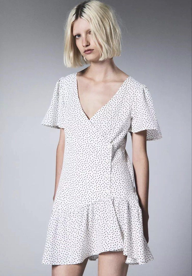 H&M White Polka Dress (Category: Dresses) located in Davao. Submitted by outoftheclosetdvo (Listing ID 1463787814, Image 2). Description: Fits large to semi XL.