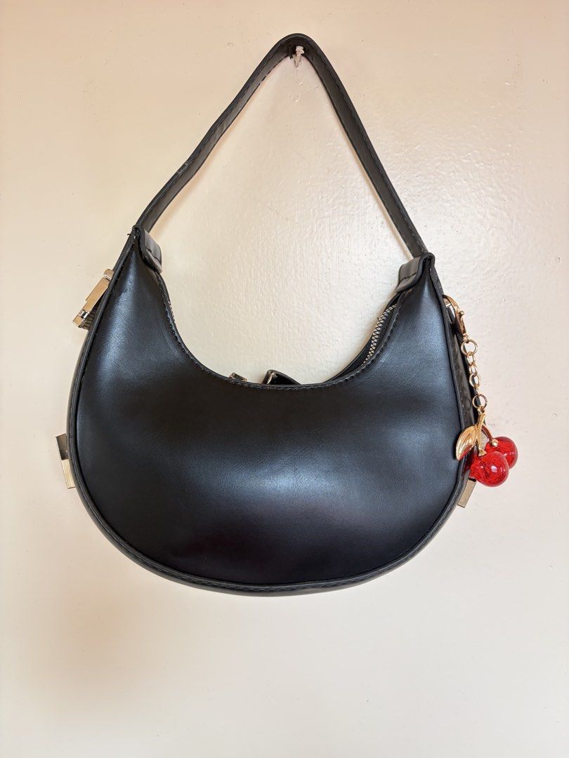 hobo kili bag (Category: Shoulder Bags) located in San Fernando. Submitted by samlittlethingsonlineshop (Listing ID 1463813710, Image 2). Description: may slight deform see pictures .