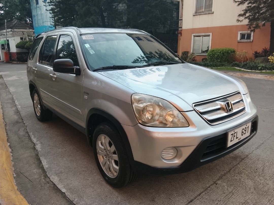 Honda CR-V 2.0 i-VTEC Manual (Category: Used Cars) located in Manila. Submitted by jayy0204582592 (Listing ID 1427650545, Image 1). Description: 2006 CR-V Honda manual silver registered 2026 cold aircon stereo good condition 180k neg. near Mindanao ave Brgy Sauyo QC.