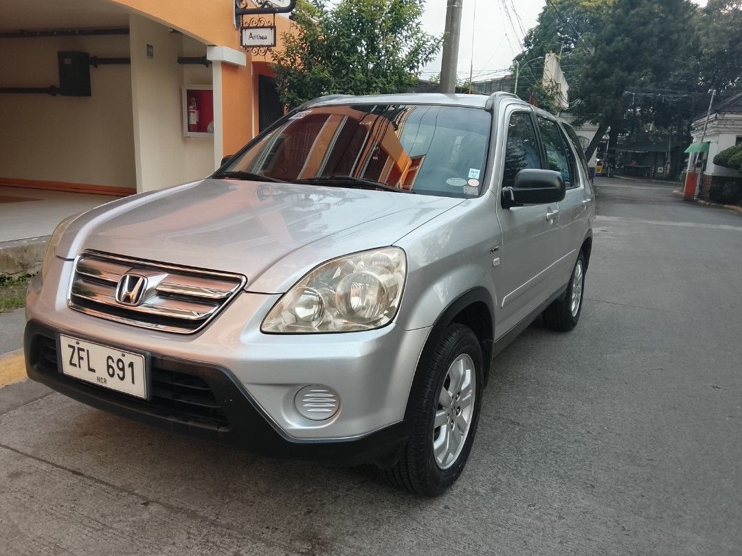 Honda CR-V 2.0 i-VTEC Manual (Category: Used Cars) located in Manila. Submitted by jayy0204582592 (Listing ID 1427650545, Image 3). Description: 2006 CR-V Honda manual silver registered 2026 cold aircon stereo good condition 180k neg. near Mindanao ave Brgy Sauyo QC.