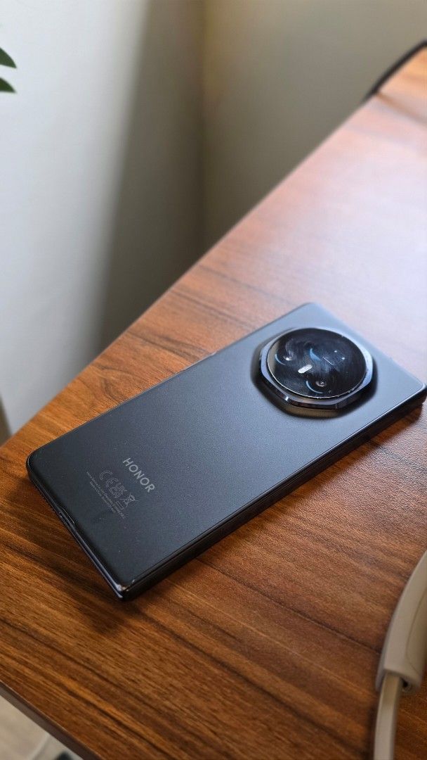 Honor Magic V3 Fold (Category: Android Others) located in San Pedro. Submitted by chrstnmata (Listing ID 1463825001, Image 3). Description: Honor Magic V3 512gb 16g ram Good condition Free case 35k negotiable.