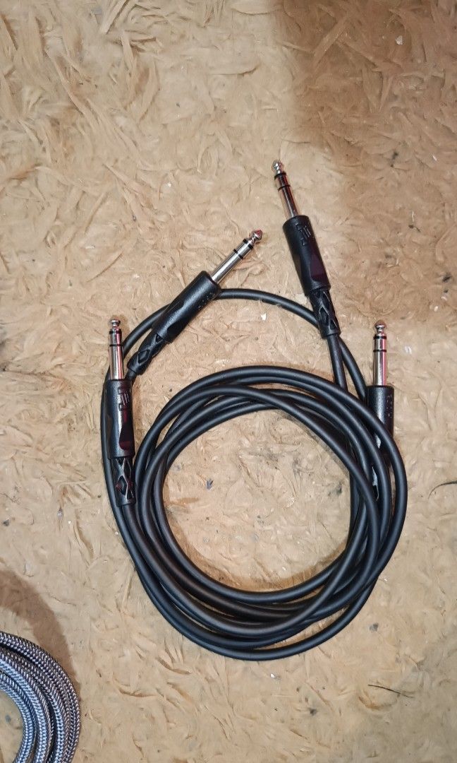 HOSA TRS CABLE 2PCS 1 METER EACH (Category: Portable Audio Accessories) located in Midsayap. Submitted by macoy.picker (Listing ID 1463763028, Image 1). Description: HOSA TRS CABLE 2PCS 1 METER EACH 400+sf Location: north Cotabato.