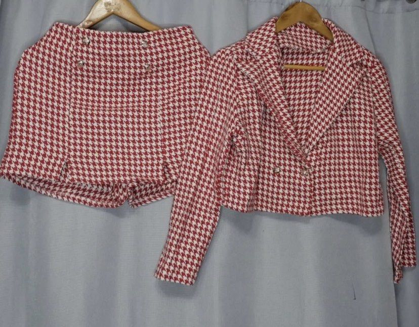 Houndstooth longsleeves and skort coordinates (Category: Sets or Coordinates) located in Cainta. Submitted by vestito_bestida (Listing ID 1463930194, Image 3). Description: Used once. .