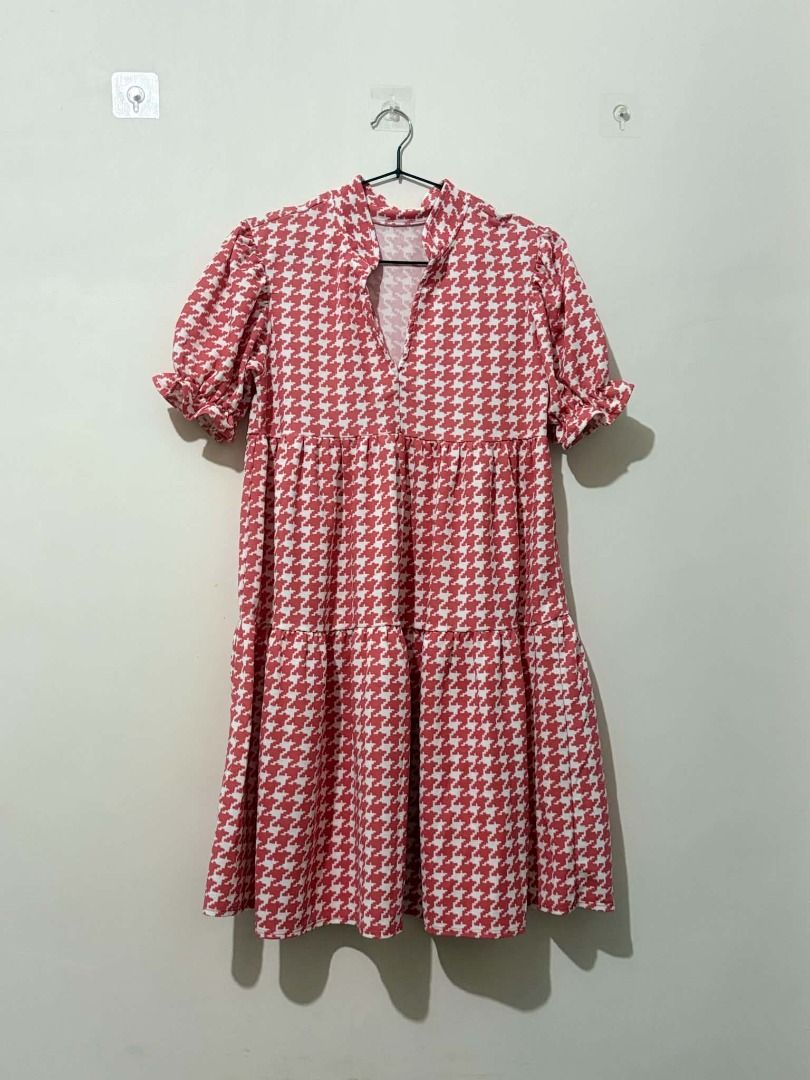 Houndstooth Tiered Mini Dress with Puff Sleeves (Category: Dresses) located in San Leonardo. Submitted by burgossanleonardo.12345 (Listing ID 1463907898, Image 1). Description: - Adorable tiered mini dress - Classic houndstooth pattern - High neckline - Short puff sleeves with ruffled cuffs - Flowy babydoll silhouette - Perfect for casual or dressed-up looks.