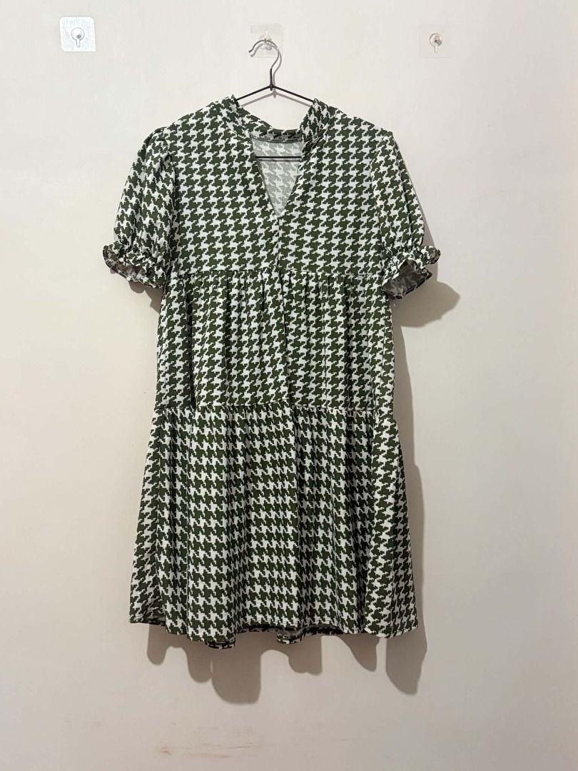 Houndstooth Tiered Mini Dress with Puff Sleeves (Category: Dresses) located in San Leonardo. Submitted by burgossanleonardo.12345 (Listing ID 1463908484, Image 1). Description: - Adorable houndstooth print dress in green and white. - Features short puff sleeves with charming ruffled cuffs. - Trendy tiered design with a flowy skirt for a flattering silhouette. - Elegant high neckline with a subtle V-opening. - Versatile piece, ideal for casual out