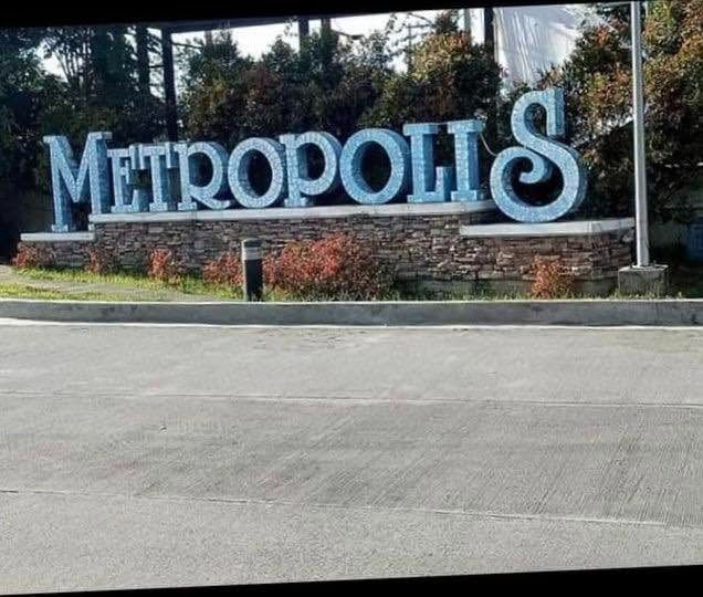 House for Rent in Metropolis (Category: House & Lot) located in Caloocan City. Submitted by grandwolf.3fe36c (Listing ID 1463749722, Image 2). Description: •2 bedroom •1 bathroom •with balcony •Gated •1 parking .
