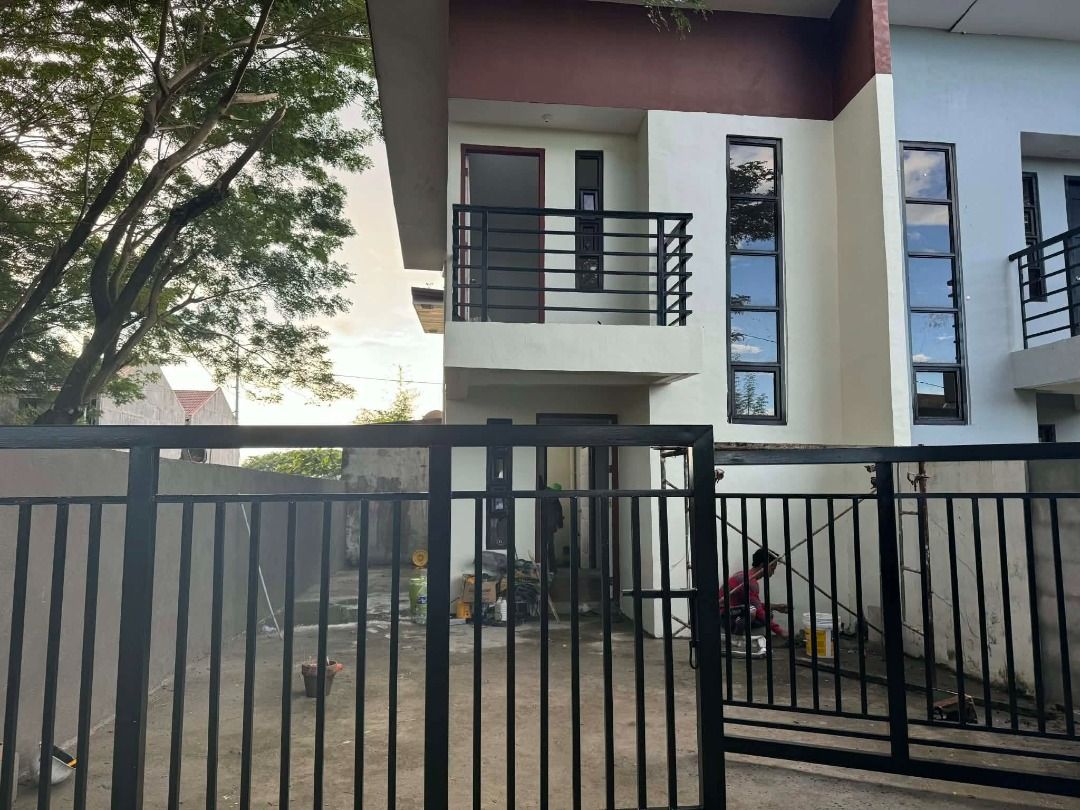 House for Rent in Metropolis (Category: House & Lot) located in Caloocan City. Submitted by grandwolf.3fe36c (Listing ID 1463749722, Image 3). Description: •2 bedroom •1 bathroom •with balcony •Gated •1 parking .