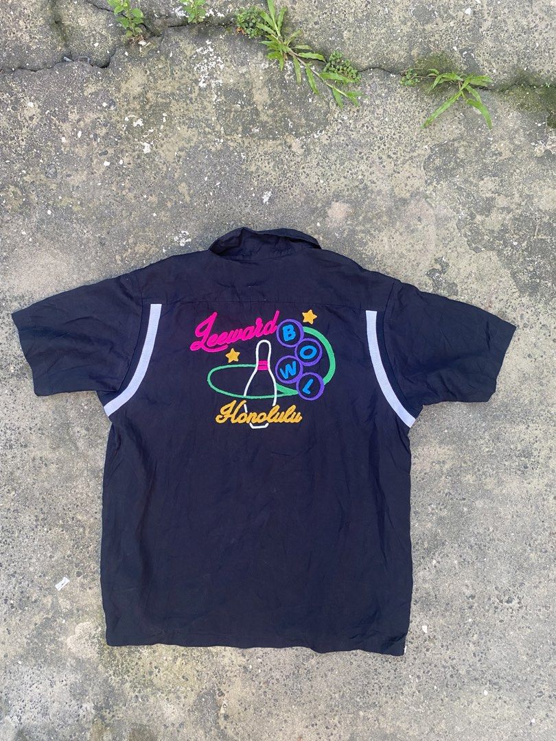 Houston Inc Bowling Shirt (Category: Formal Shirts) located in Subic. Submitted by curatedbyyourstruly (Listing ID 1463936063, Image 3). Description: Houston Inc Bowling Shirt Very Good Condition Issue with Pinhole on the back L28 W23 DM me for more information.