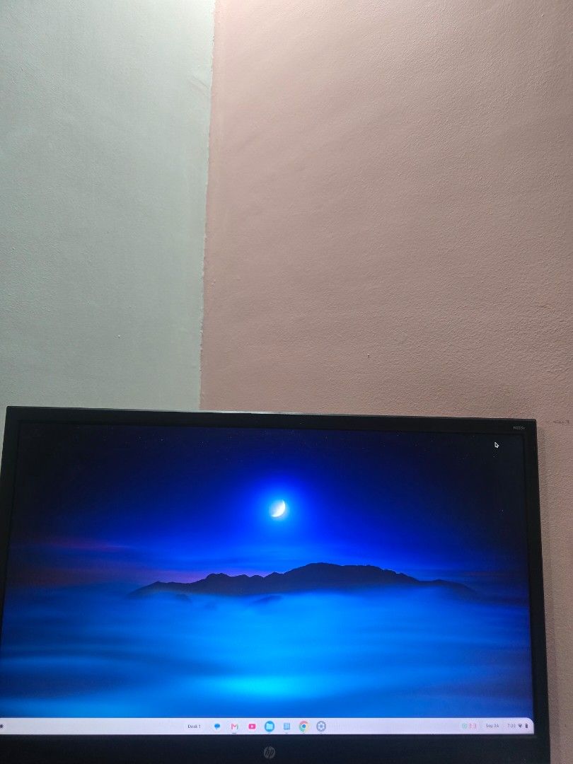 HP Computer Monitor (Category: Desktops) located in Binan City. Submitted by geraldinef58404 (Listing ID 1463853043, Image 3). Description: - HP Computer Monitor 21.5 inches - Bright and clear screen - Ideal for work and gaming - Power cable included - Ready for pickup.