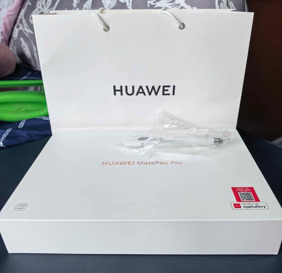 Huawei Matepad Pro (Category: Android) located in Pasig City. Submitted by conmari1421 (Listing ID 1463817458, Image 2). Description: - Huawei Matepad Pro - Sleek and premium design - Complete set with original box and accessories - Ideal for productivity and entertainment The Huawei Matepad Pro 10.8inch (8GB+256GB) features 10.8inch WQXGA display, a Qualcomm Snapdragon 870 processor, and a 7,250mAh Battery. **with Free item .
