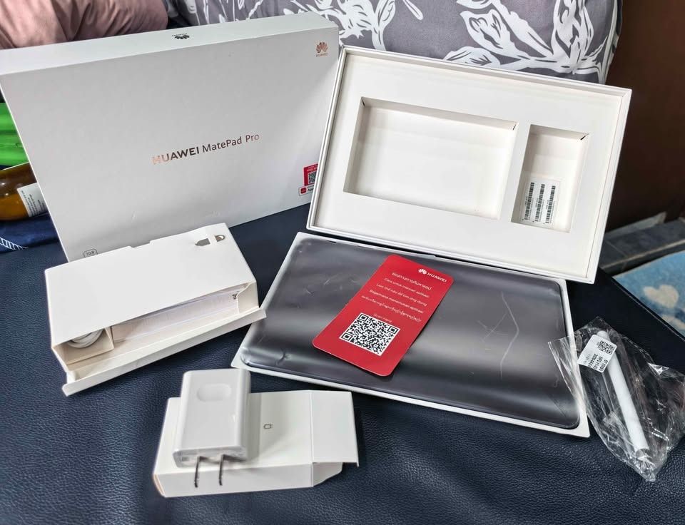 Huawei Matepad Pro (Category: Android) located in Pasig City. Submitted by conmari1421 (Listing ID 1463817458, Image 3). Description: - Huawei Matepad Pro - Sleek and premium design - Complete set with original box and accessories - Ideal for productivity and entertainment The Huawei Matepad Pro 10.8inch (8GB+256GB) features 10.8inch WQXGA display, a Qualcomm Snapdragon 870 processor, and a 7,250mAh Battery. **with Free item .