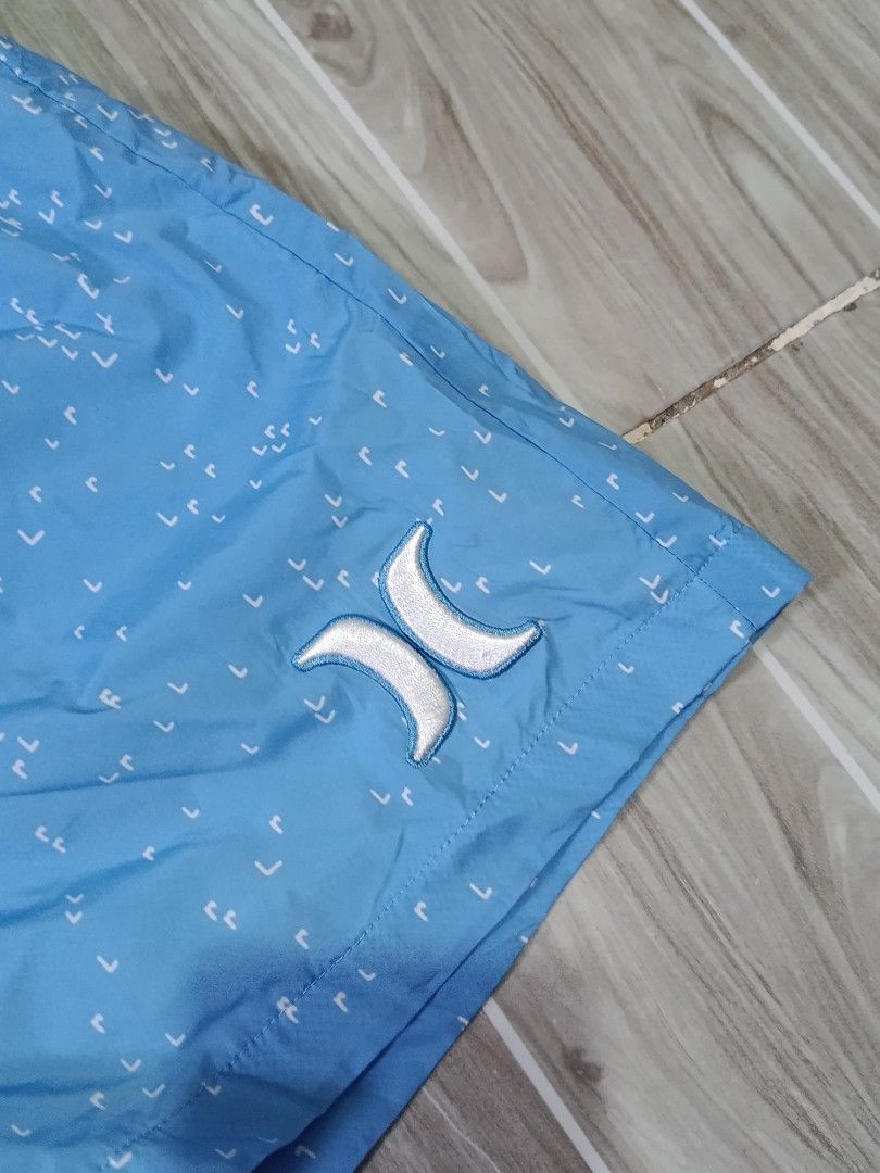 HURLEY NYLON SHORT (freeshipping) (Category: Shorts) located in Quezon City. Submitted by gyl-stop (Listing ID 1463881781, Image 3). Description: free shipping with inner mesh 26-30 x 16.5 good as new cr: 9.8/10 issue: none.
